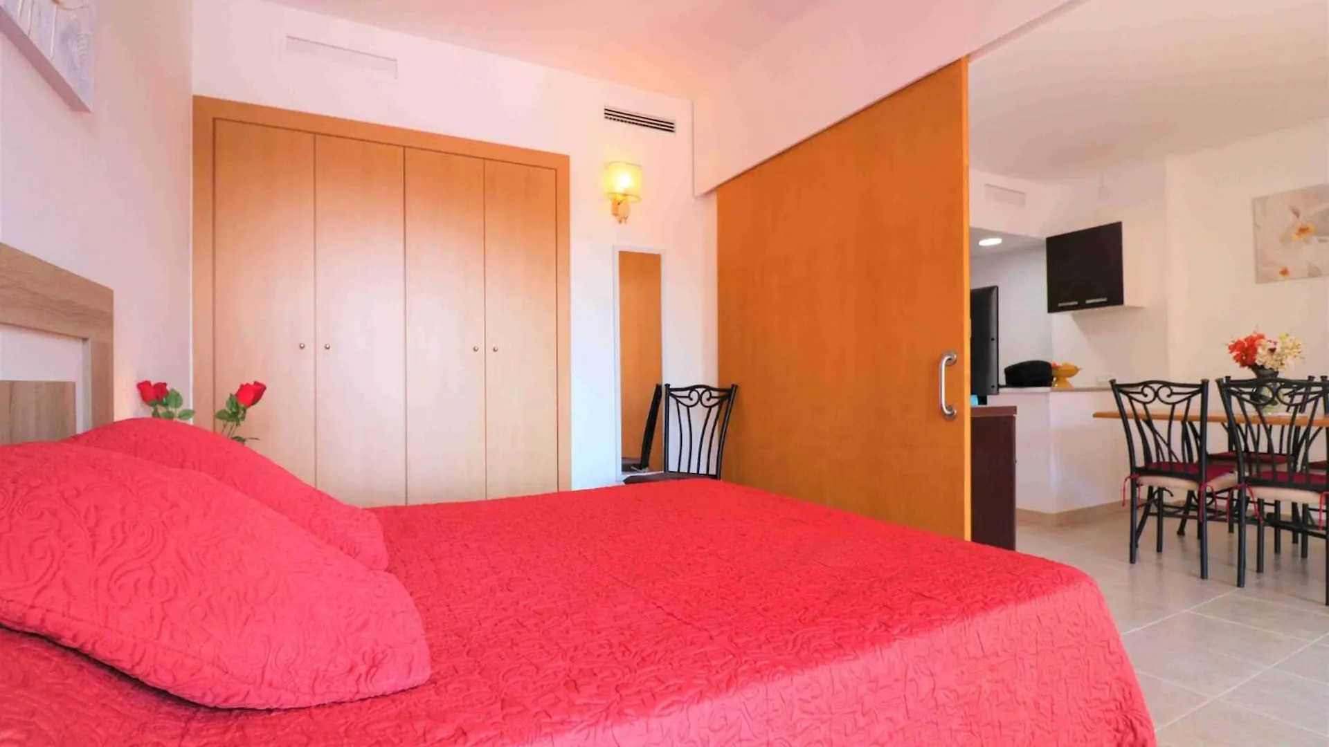 Pretty Apartment With Balcony Roses Spanje
