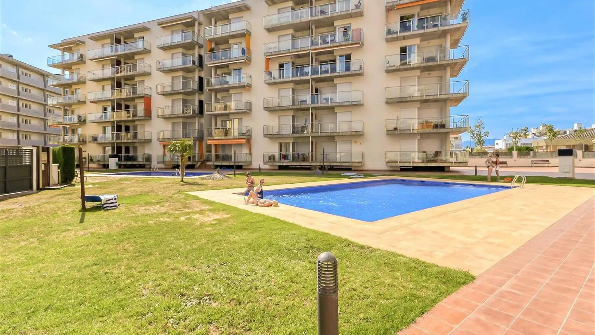 Pretty Apartment With Balcony Roses 0*,  Spanje